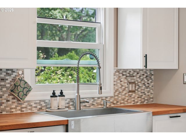7436 N SEWARD Ave, Portland, OR 97217