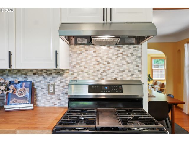 7436 N SEWARD Ave, Portland, OR 97217