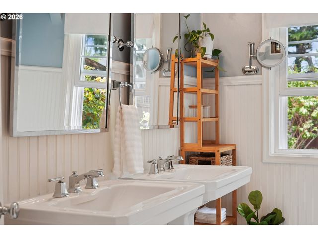7436 N SEWARD Ave, Portland, OR 97217