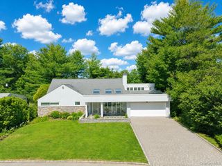 9 Arbor Road, East Hills, NY 11577