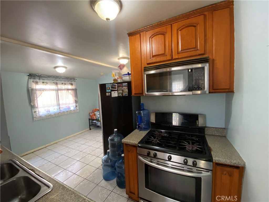 Image 17 of property listing at 228 E 103 Street, Los Angeles, CA 90003