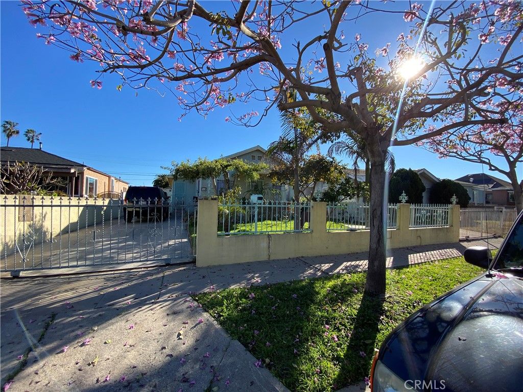 Image 2 of property listing at 228 E 103 Street, Los Angeles, CA 90003