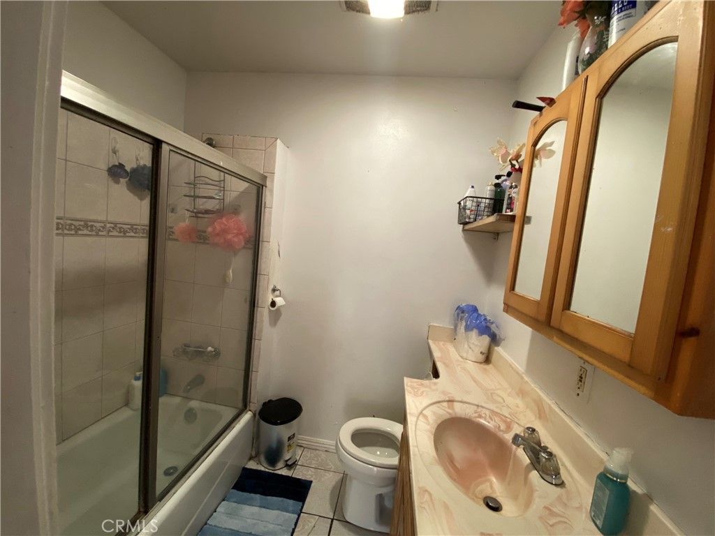 Image 24 of property listing at 228 E 103 Street, Los Angeles, CA 90003