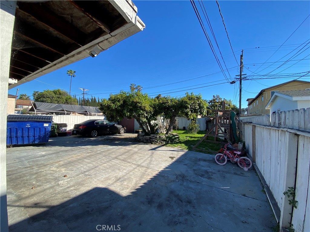 Image 27 of property listing at 228 E 103 Street, Los Angeles, CA 90003