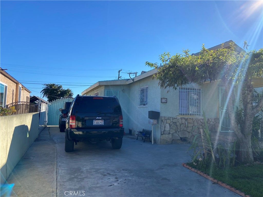 Image 7 of property listing at 228 E 103 Street, Los Angeles, CA 90003