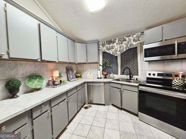 847 Greenwood Lake Drive, Franklin, GA 30217