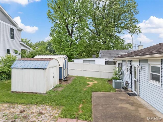8934 Litzsinger Road, St Louis, MO 63144