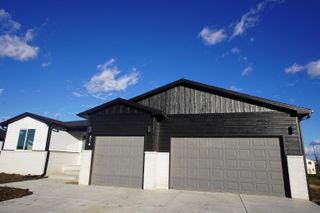 314 S Sycamore Dr, Valley Center, KS 67147