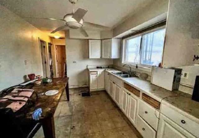 9315 S East End Avenue, Chicago, IL 60617