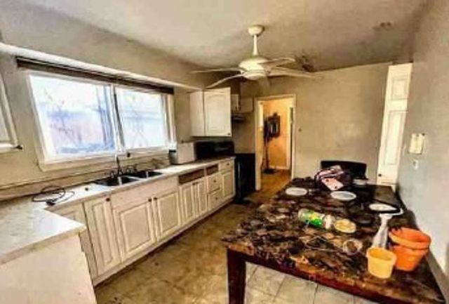 9315 S East End Avenue, Chicago, IL 60617