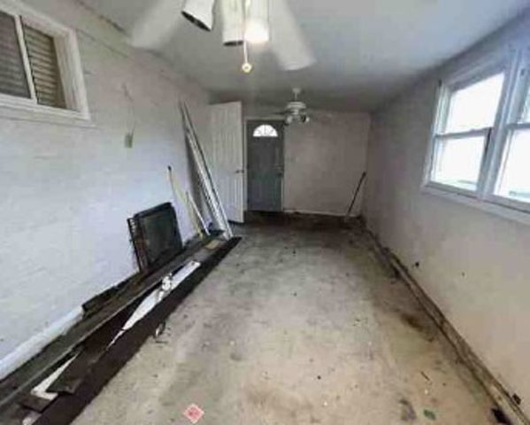 9315 S East End Avenue, Chicago, IL 60617