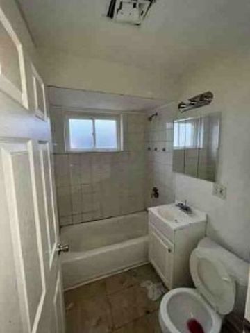 9315 S East End Avenue, Chicago, IL 60617