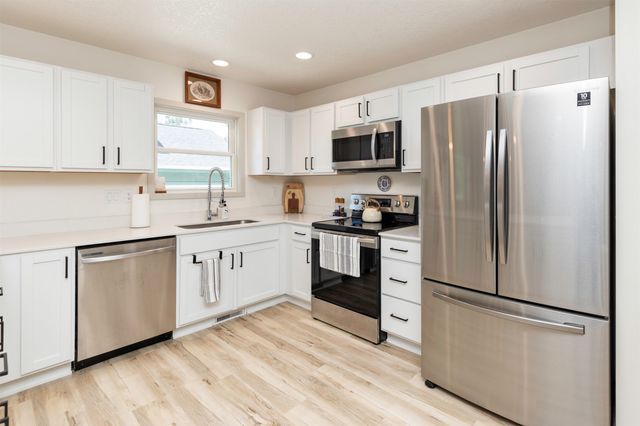 919 SE 9th Street, Des Moines, IA 50309