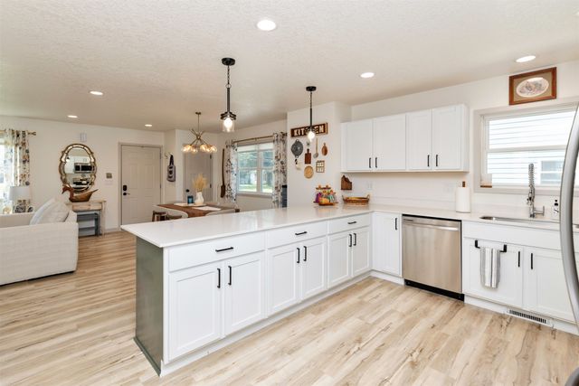 919 SE 9th Street, Des Moines, IA 50309