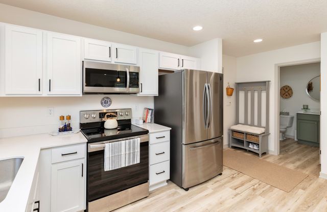 919 SE 9th Street, Des Moines, IA 50309