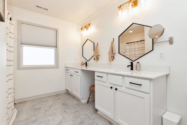 919 SE 9th Street, Des Moines, IA 50309