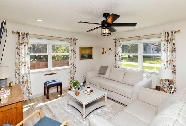 919 SE 9th Street, Des Moines, IA 50309