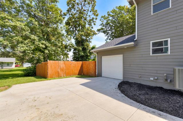 919 SE 9th Street, Des Moines, IA 50309
