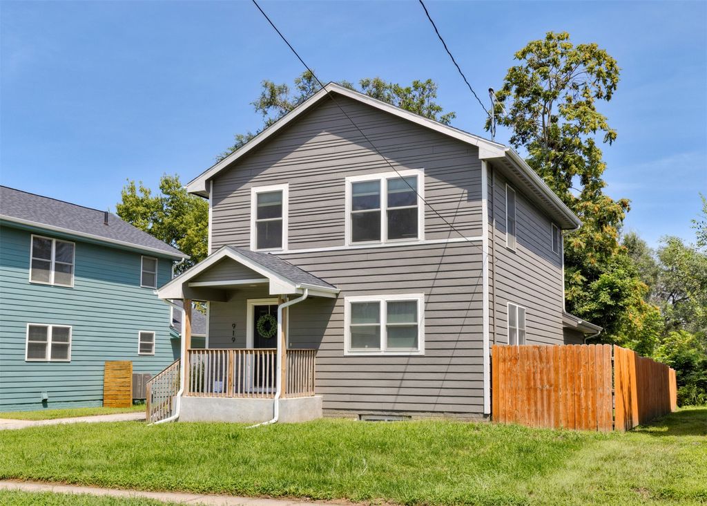 919 SE 9th Street, Des Moines, IA 50309