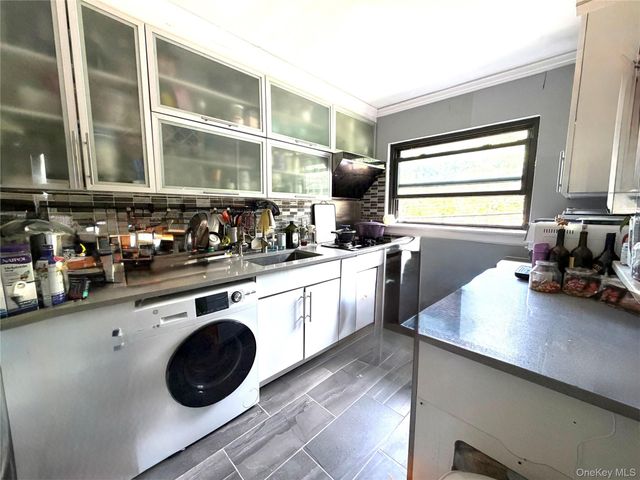 73-96 Springfield Blvd 2nd floor, Oakland Gardens, NY 11364