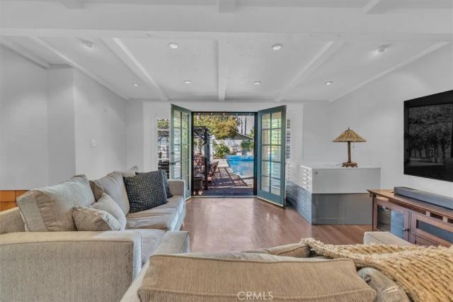 5531 Carpenter Ave, Valley Village, CA 91607