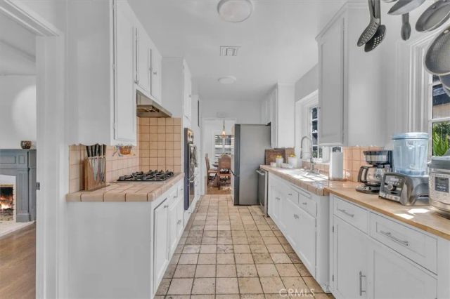 5531 Carpenter Ave, Valley Village, CA 91607