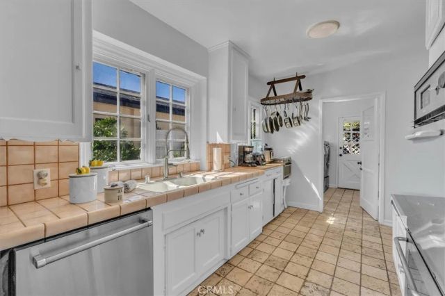 5531 Carpenter Ave, Valley Village, CA 91607