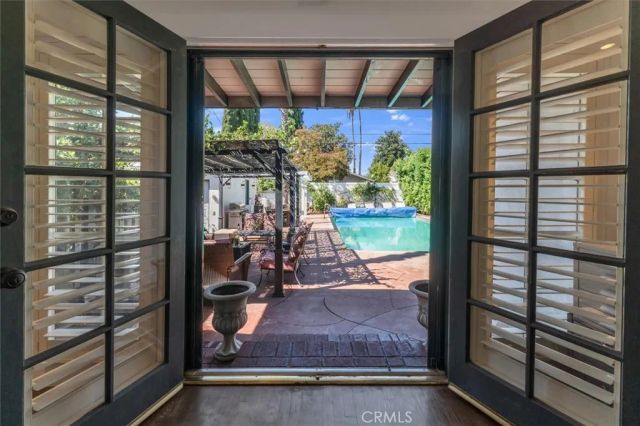5531 Carpenter Ave, Valley Village, CA 91607