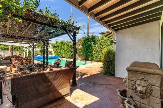5531 Carpenter Ave, Valley Village, CA 91607