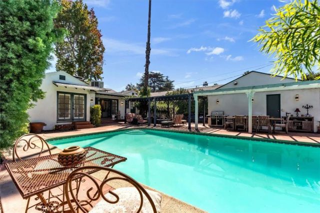 5531 Carpenter Ave, Valley Village, CA 91607
