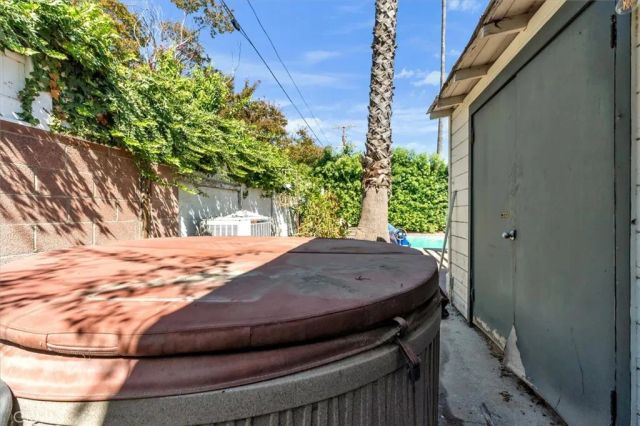 5531 Carpenter Ave, Valley Village, CA 91607