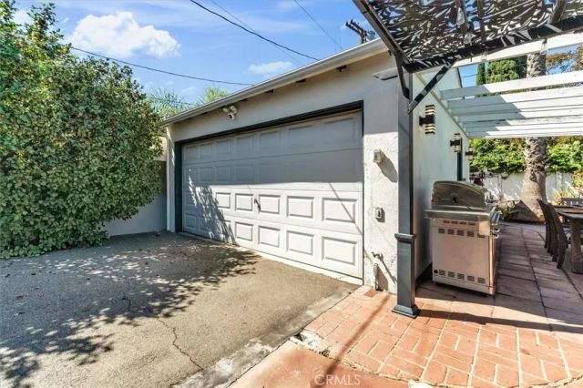 5531 Carpenter Ave, Valley Village, CA 91607