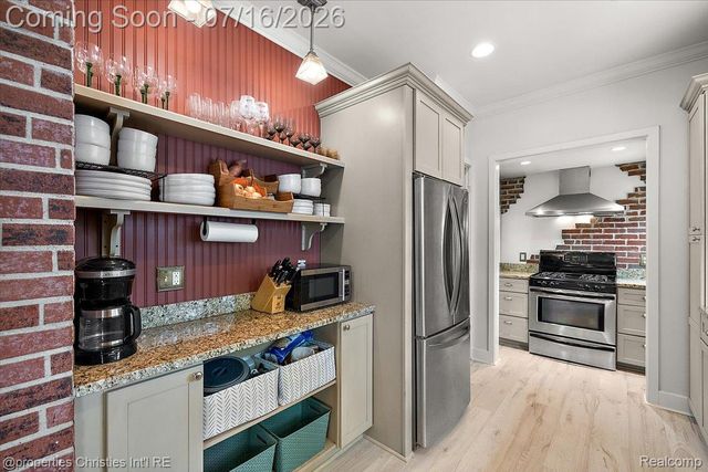1416 W Marshall Street, Ferndale, MI 48220