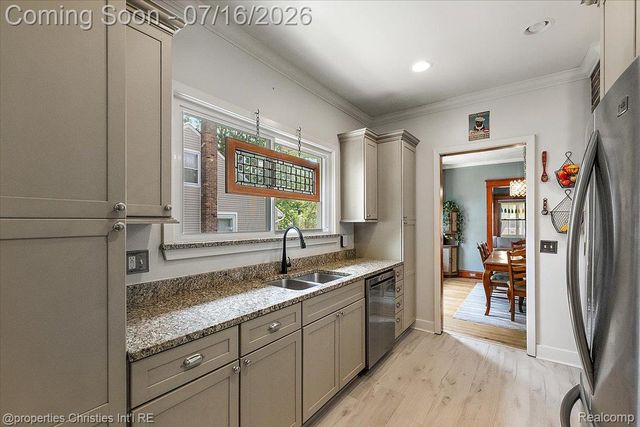 1416 W Marshall Street, Ferndale, MI 48220