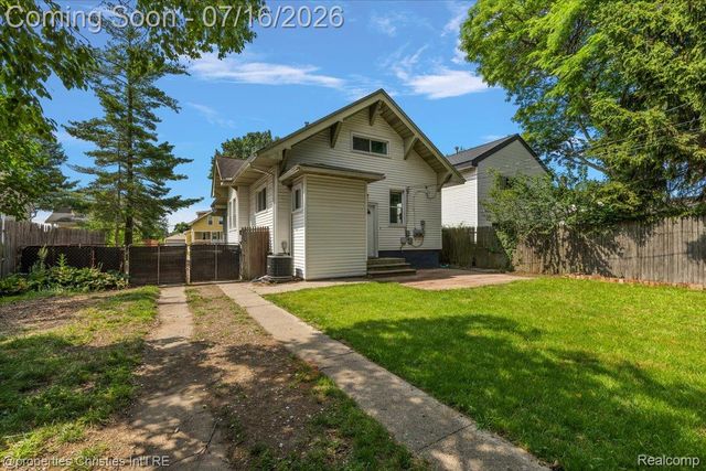 1416 W Marshall Street, Ferndale, MI 48220