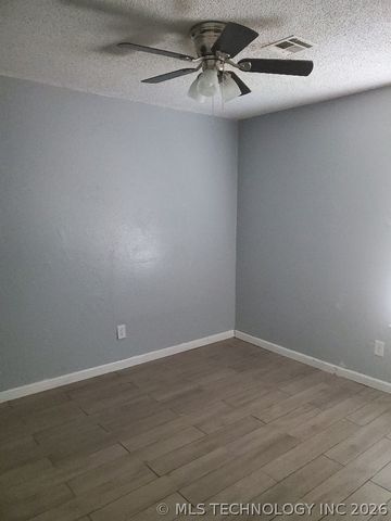 14255 S Hickory Place, Glenpool, OK 74033