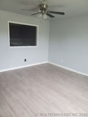 14255 S Hickory Place, Glenpool, OK 74033