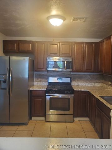 14255 S Hickory Place, Glenpool, OK 74033