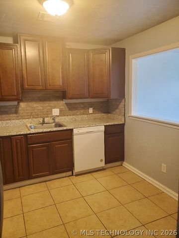 14255 S Hickory Place, Glenpool, OK 74033