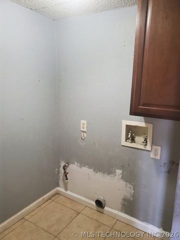 14255 S Hickory Place, Glenpool, OK 74033