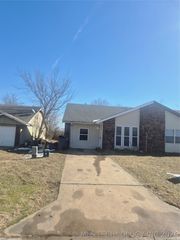 14255 S Hickory Place, Glenpool, OK 74033