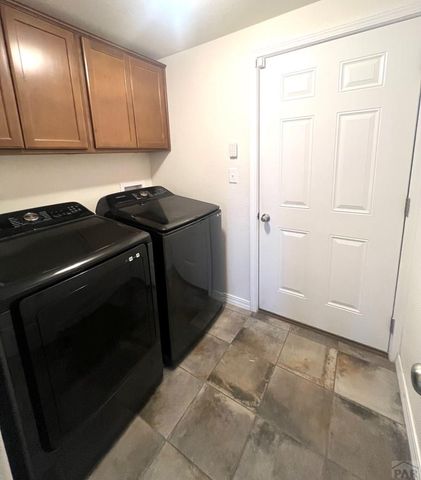 964 Peachcrest Dr, Pueblo, CO 81005