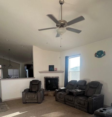 964 Peachcrest Dr, Pueblo, CO 81005