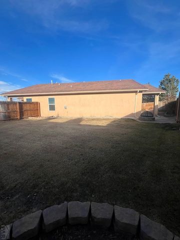 964 Peachcrest Dr, Pueblo, CO 81005