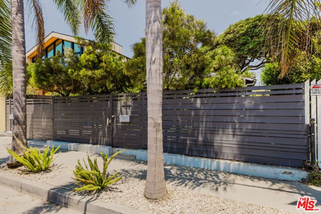 1016 Oakwood Avenue, Venice (los Angeles), CA 90291