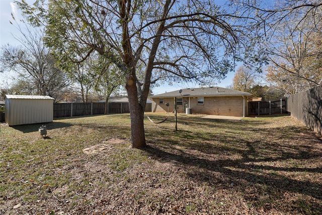 24 Seneca Drive, Shawnee, OK 74801