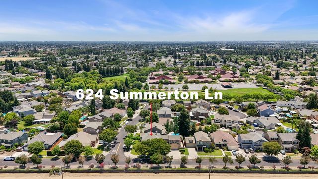 624 Summerton Ln, Turlock, CA 95382