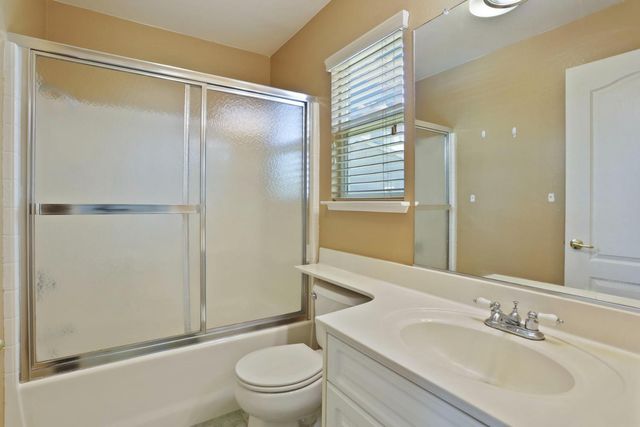 624 Summerton Ln, Turlock, CA 95382