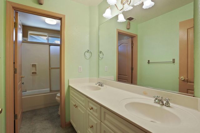 624 Summerton Ln, Turlock, CA 95382