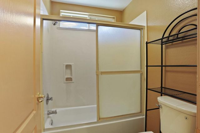 624 Summerton Ln, Turlock, CA 95382